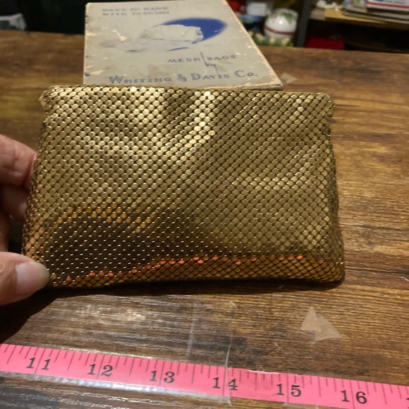 Vintage Whiting & Davis gold mesh clutch/purse - Picture 6 of 10